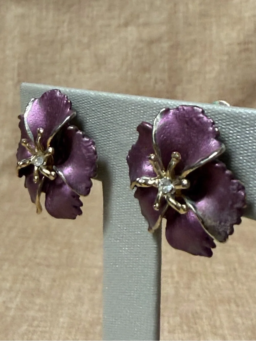 Vintage Purple Enamel Hibiscus Flower Clip On Earrings w Rhinestone